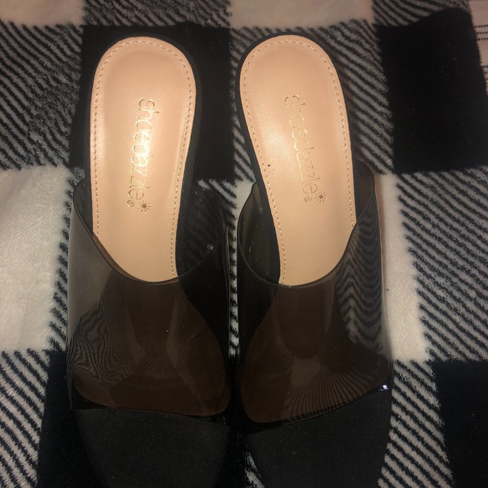 SHOES - Picture 2 of 4